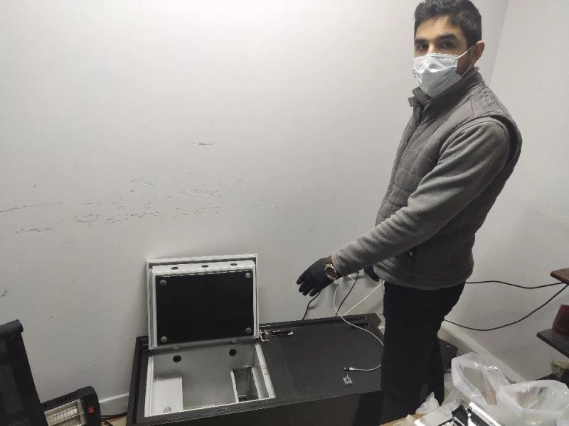 (ÖZEL) Fatih’te 1 milyon TL çaldıkları kasada 5 TL bırakıp kayıplara karıştılar
