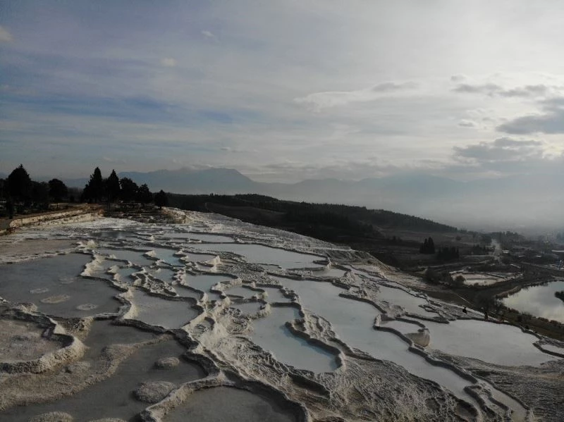 Pamukkale’de fiyat artışı yerli turistleri etkilemiyor
