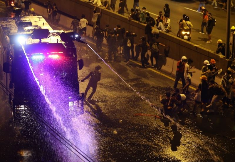 Tayland’daki gösterilerde 33 kişi yaralandı, 1 polis öldü
