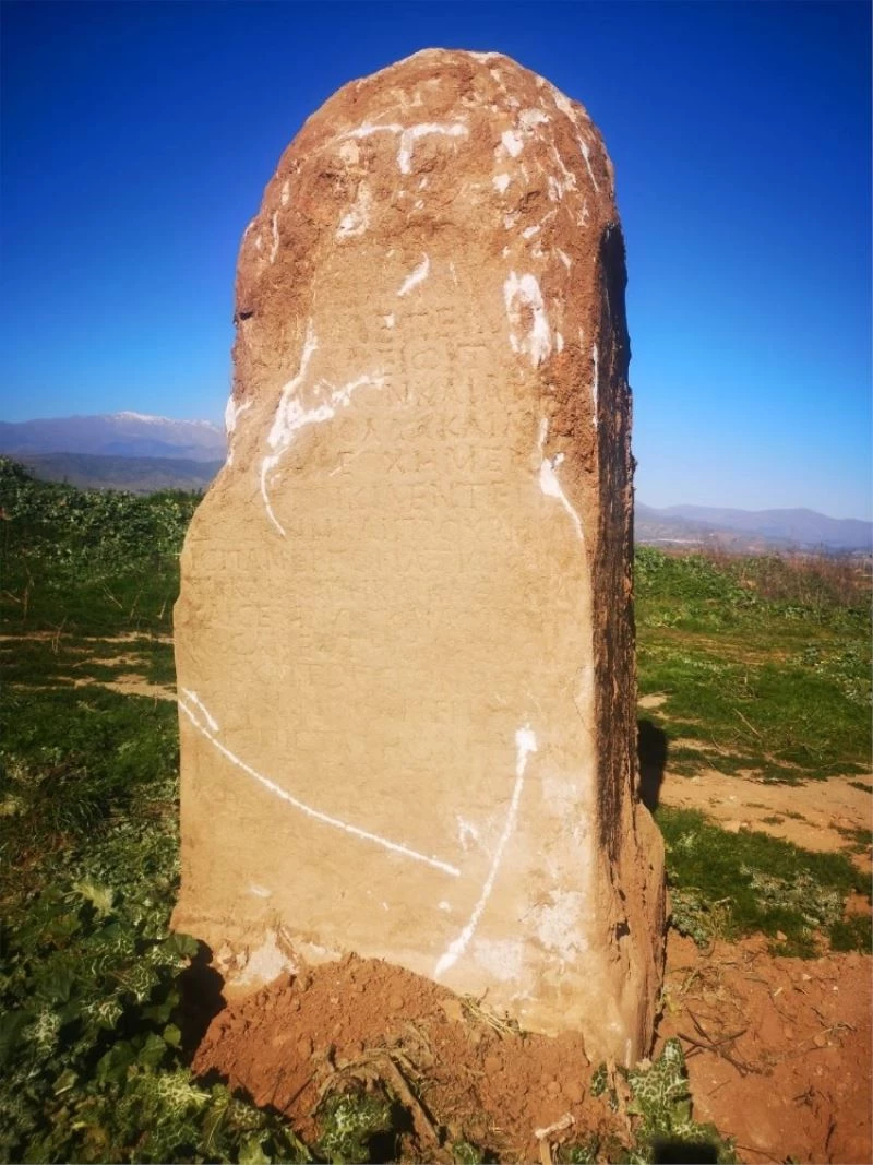 Tarlada Roma döneminden kalma kitabe bulundu
