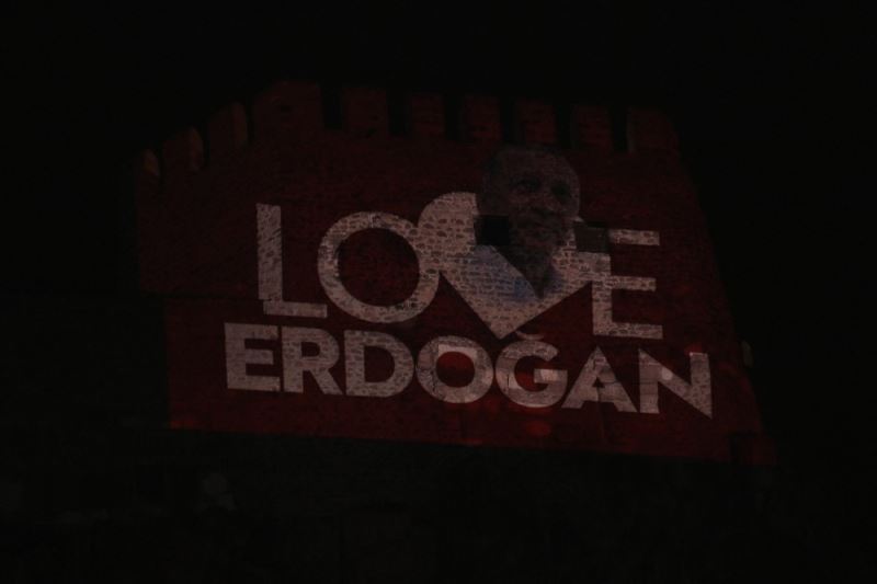 Ankara Kalesi’ne “ Love Erdoğan” görseli
