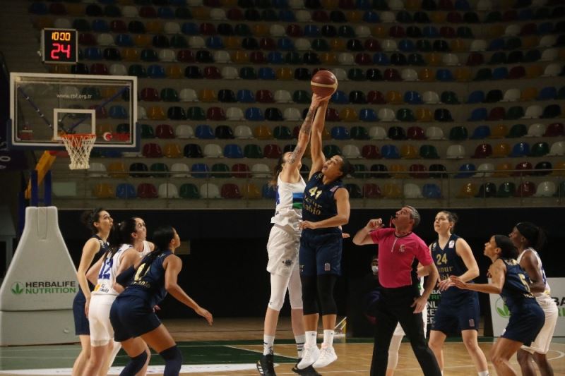 Kadınlar Basketbol Süper Ligi: İzmit Belediyespor:52 - Fenerbahçe Öznur Kablo:96
