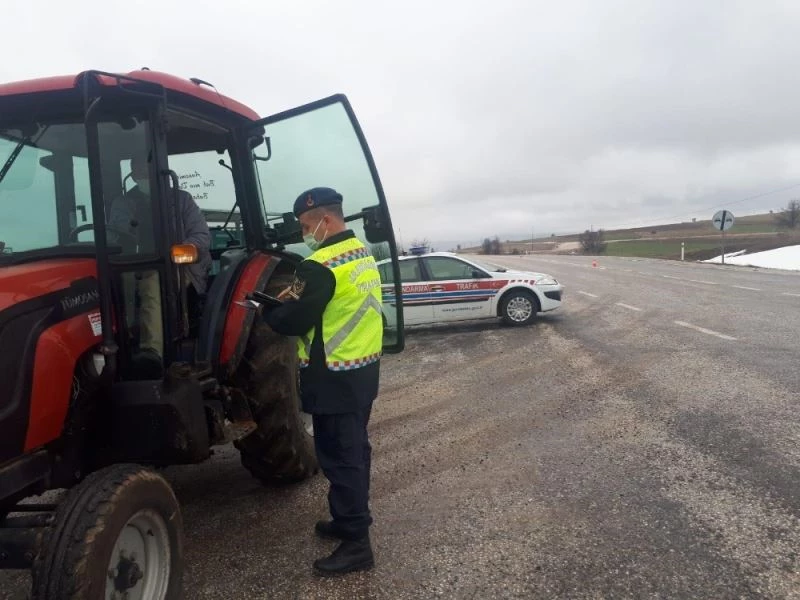 39 traktör sürücüsüne 27 bin 392 TL idari para cezası uygulandı
