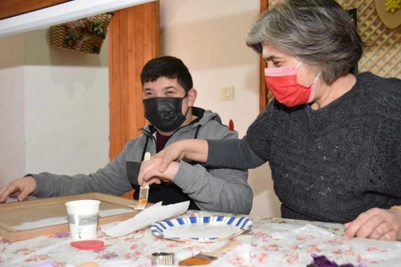 Şehzadeler Belediyesinin kursu salgın sürecinde derman oldu
