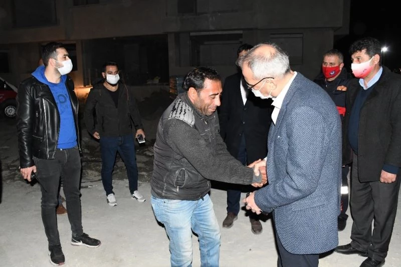 İntihara kalkışan genci belediye başkanı ikna etti