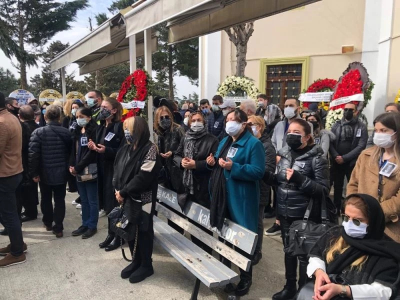 Usta oyuncu Rasim Öztekin  son yolculuğuna uğurlanıyor
