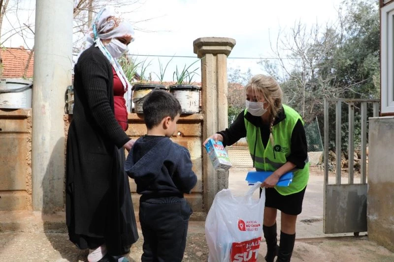 Antalya’da 364 bin litre Halk Süt dağıtıldı
