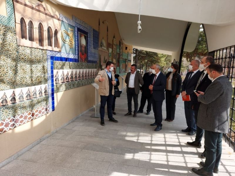 Başkan Aydın, Yaşayan Şehir Müzesi ve Osmanlı Padişahları Tarih Şeridi’ni ziyaret etti
