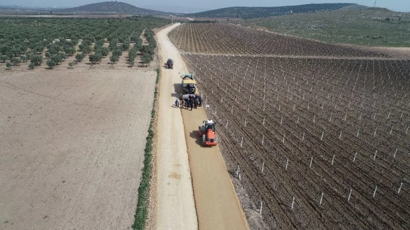 Manisa’da bakımsız yol beton gibi sağlam olacak
