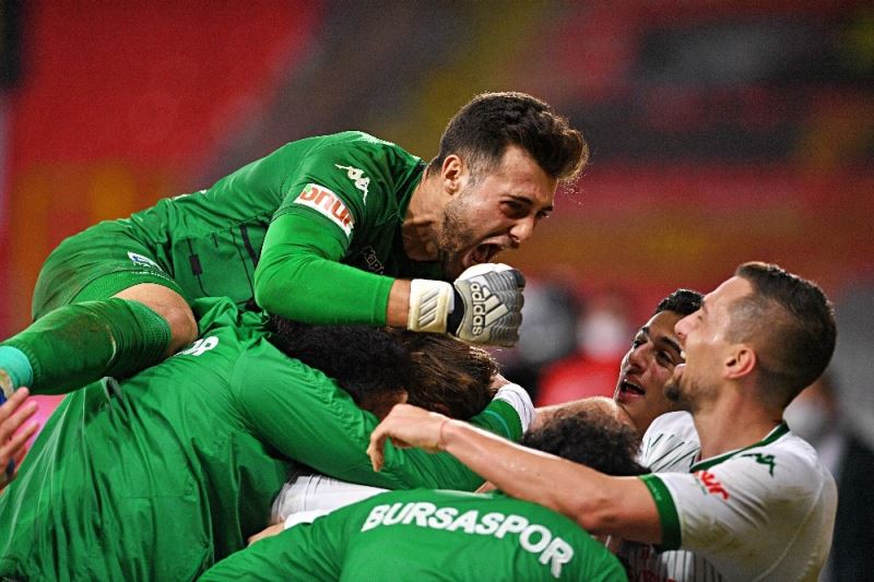 PFDK, Bursaspor kalecisi Ataberk Dadakdeniz’e 2 maç ceza verdi
