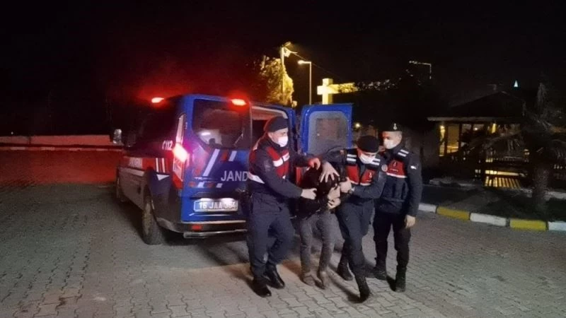 Bursa’da gömdüğü uyuşturucuyu çıkardığı sırada suçüstü yakalandı
