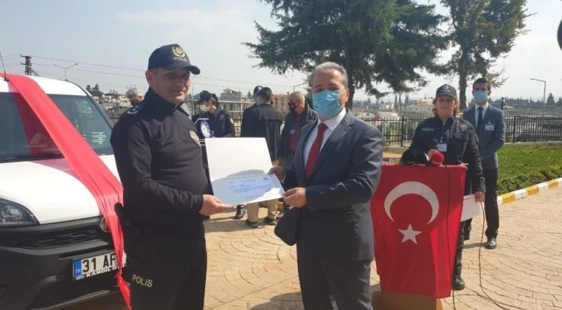 Reyhanlı’da esnaf ve iş adamlarından emniyete araç
