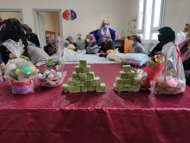 Defne sabunu üreterek aile bütçelerine katkı sunacaklar
