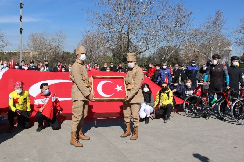 Kurtuluş mücadelesi verilen toprakları 2 yıl boyunca dolaşacak Türk bayrağı yola çıktı
