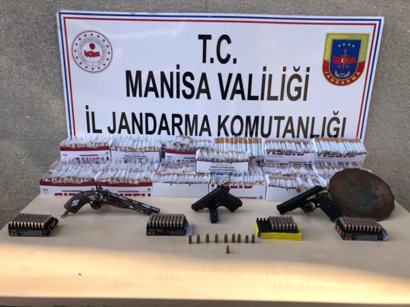 Akhisar’da hem tarihi eserler hem makaronlar ele geçirildi
