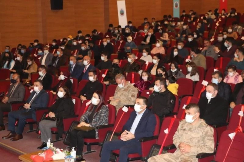 Siirt’te ‘Hayırsız Evlat’ adlı tiyatro oyunu sergilendi
