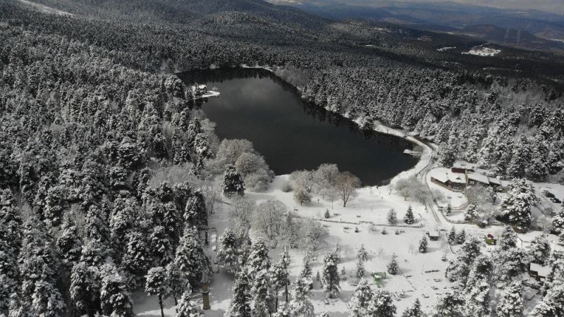 Gölcük Tabiat Parkı’nda muhteşem kar manzarası
