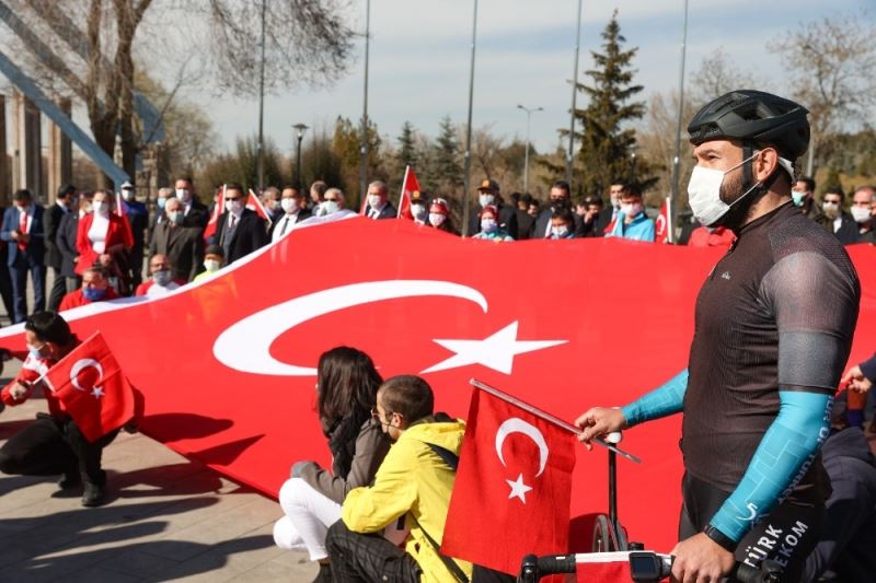 Anıtkabir’de dalgalanan bayrak Mehmet Akif Ersoy’un evinde
