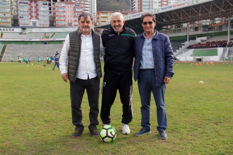Giresunsporlu eski futbolcular Atatürk Stadyumu’ndaki anılarını tazelediler
