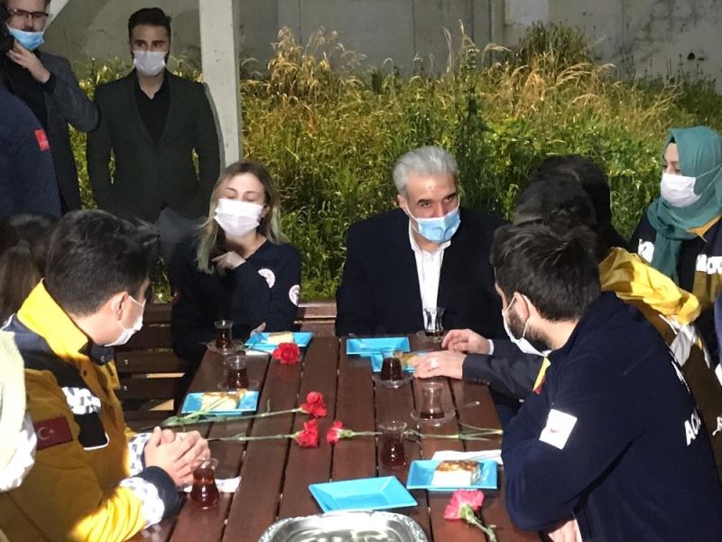 AK Parti İstanbul İl Başkanı Osman Nuri Kabaktepe 112 Acil Merkezini ziyaret etti
