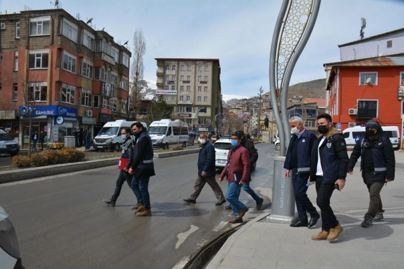 Vali Akbıyık: “Bin kişilik ekiple denetimlerimiz sürüyor”
