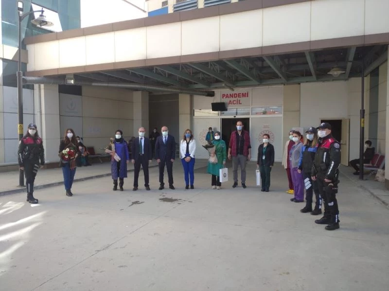 İl Emniyet Müdürü sağlıkçıları unutmadı
