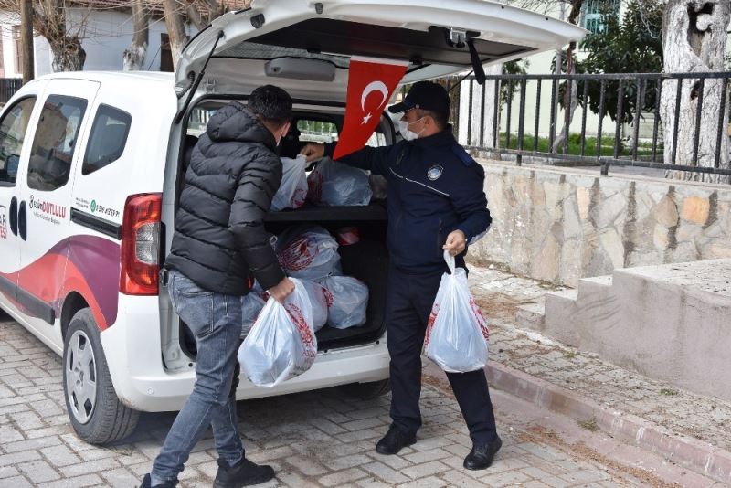 Akhisar Belediyesinden karantinadaki mahalleye yardım paketi desteği
