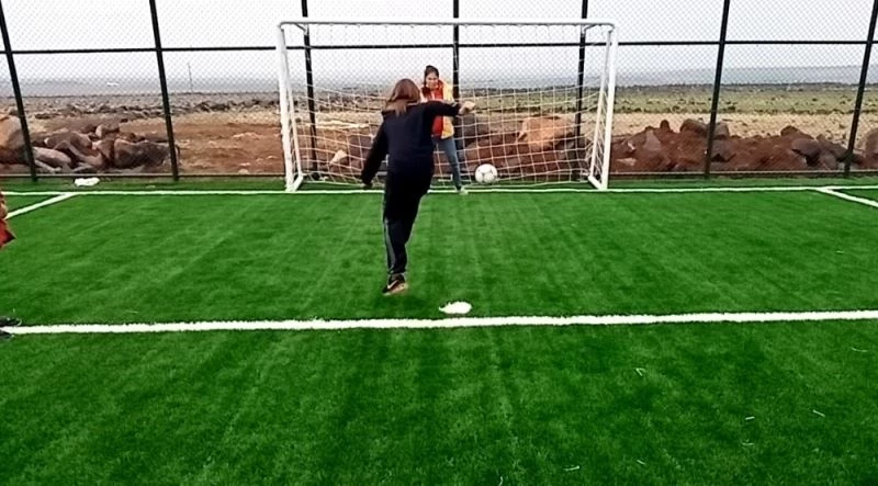 Şanlıurfalı Zekiye’nin şık golünü Bakan Kasapoğlu alkışladı
