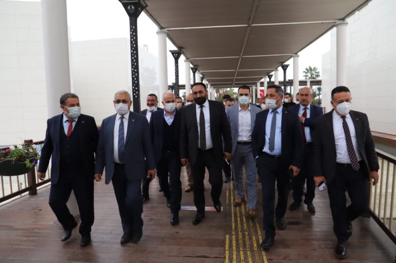 Mersin Büyükşehir Belediye Meclisi gerildi, Cumhur İttifakı salonu terk etti
