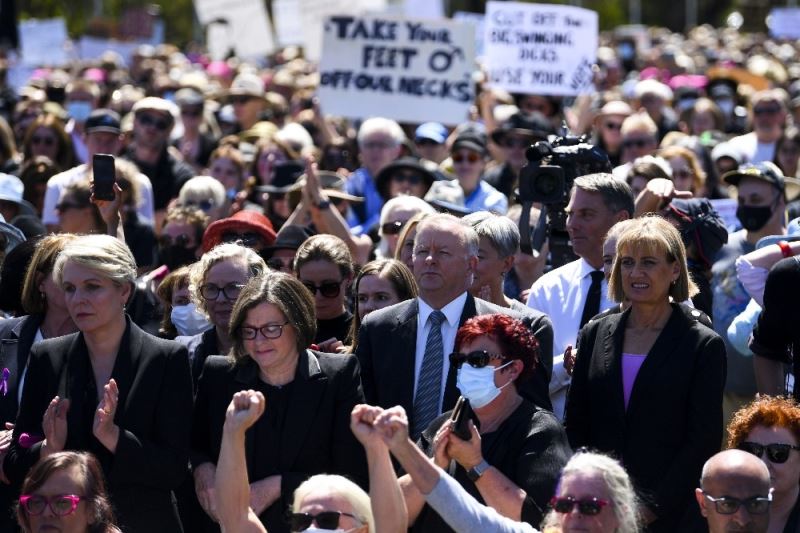 Avustralya’da on binlerce kişi kadına yönelik şiddet ve cinsel istismarı protesto etti
