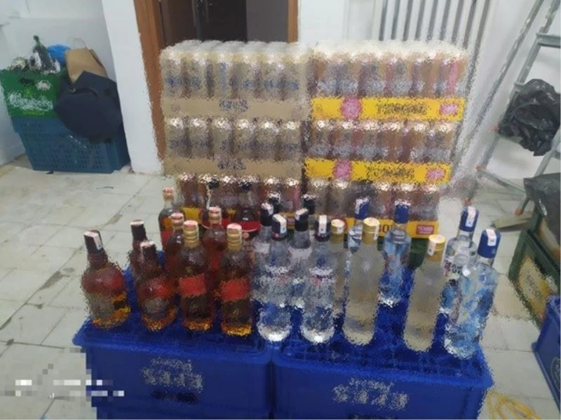 Kısıtlama saatleri içinde araçla satılan alkollü içecekler ele geçirildi
