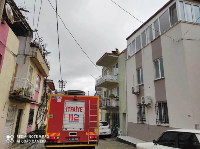 Burhaniye’de baca yangını korkuya neden oldu
