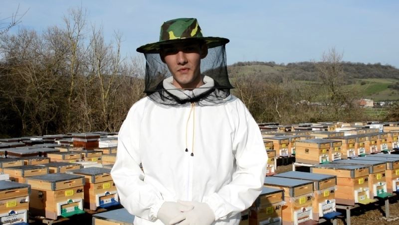 19 yaşındaki genç, arı sütü üretiminde Çin’e rakip
