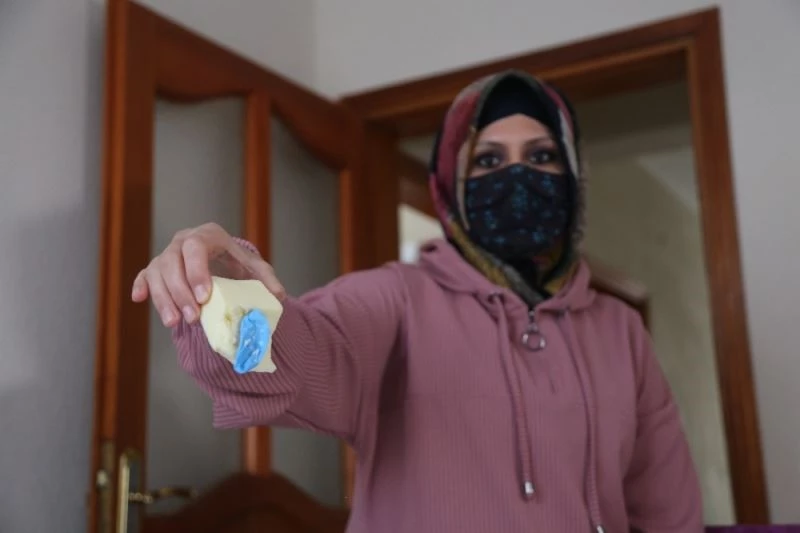 Marketten aldığı peynirin içinden çıkan şoke etti
