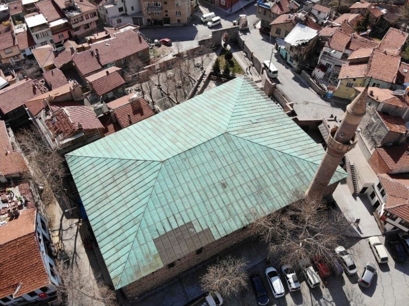 Türk ahşap oyma sanatı ve taş işçiliğinin ender örneklerinden biri de ‘Afyon Ulu Cami’
