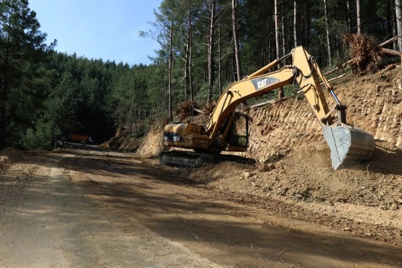 Anamur’da 7 mahallenin kullandığı grup yolu iyileştiriliyor
