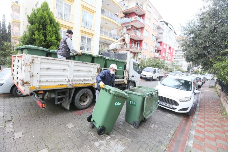 Efeler’de çöp kovaları yenileniyor
