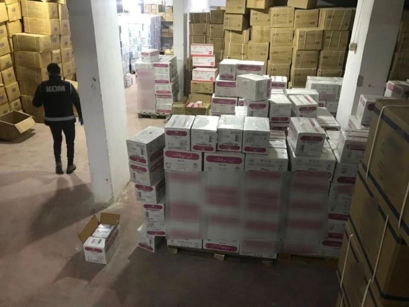 Antalya’da 977 bin adet gümrük kaçağı cerrahi maske ele geçirildi
