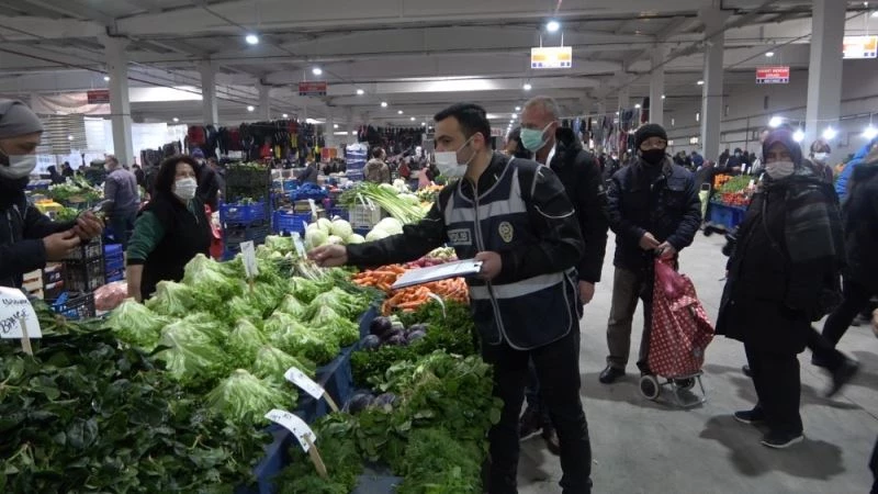 Vali Bilgin: “Bu virüsle yaşayacağız, eğer bunu öğrenemezsek sadece sağlık olarak değil, ekonomik ve sosyal açıdan da sıkıntı yaşarız”
