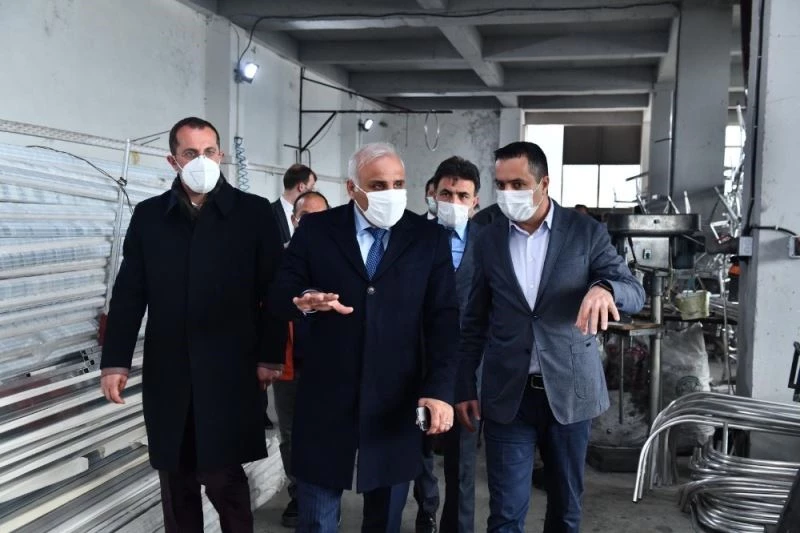 Şinik Organize Sanayi Bölgesi’ni gezdi, sanayicilerin sorunlarını dinledi
