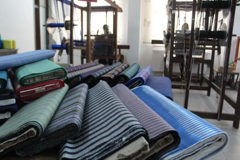 Kutnu kumaşı el tezgahlarında gelecek nesillere aktarılıyor
