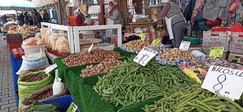 Kış ürünü bakla Ödemiş pazarında
