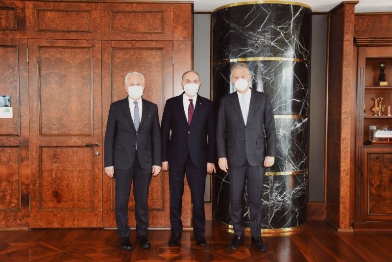 Başkan Faruk Özlü İzmir’de çeşitli ziyaretlerde bulundu
