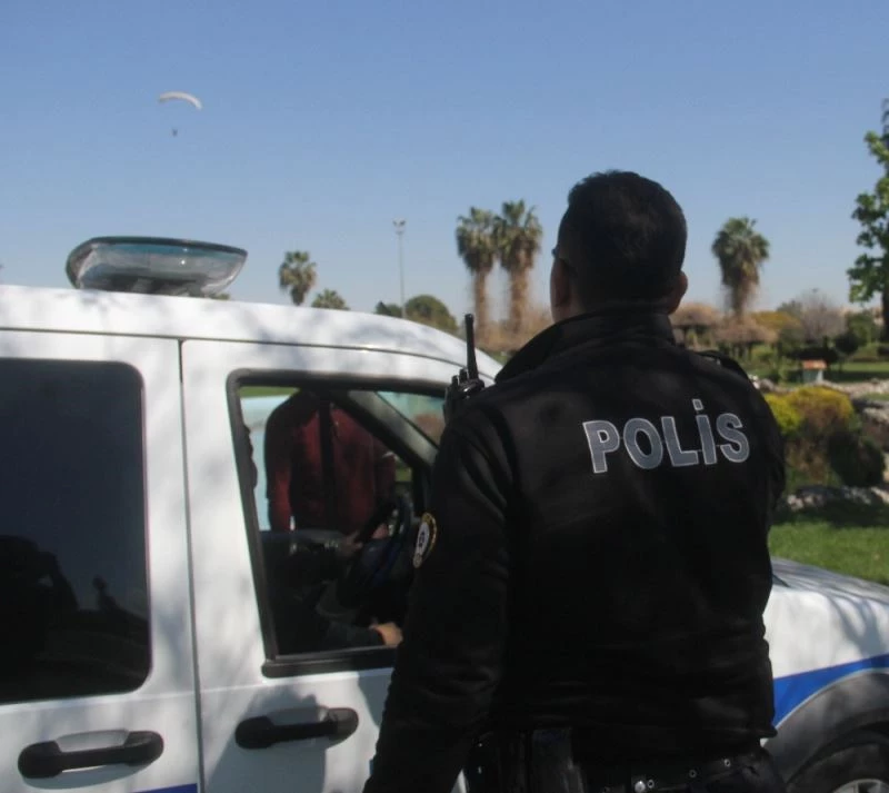 Adana’da paramotor paniği
