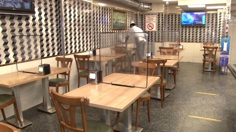 Kafe ve benzeri işletmeler ilk masa müşterileri alımına başlandı
