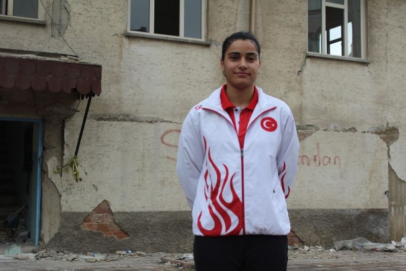Milli badmintoncu Aliye, Elazığ Belediyespor’da
