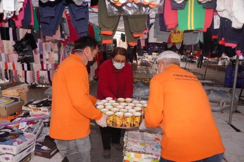 Başkan Geyikçi, pazarcı esnafını ziyaret etti