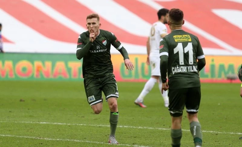 Burak Kapacak, Bursaspor’un 10 golüne doğrudan etki yaptı
