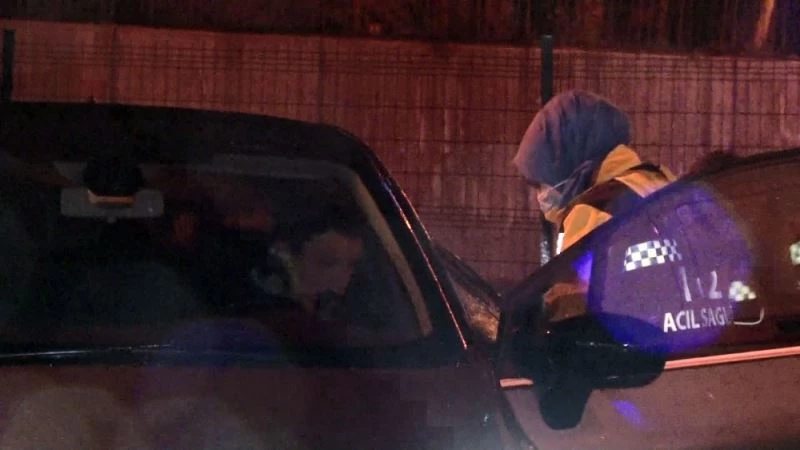 (Özel) E-5 Bostancı mevkiinde 3 araç birbirine girdi: 3 yaralı
