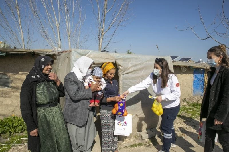 Büyükşehir Belediyesinden tarım işçilerine hijyen kiti ve narenciye paketi
